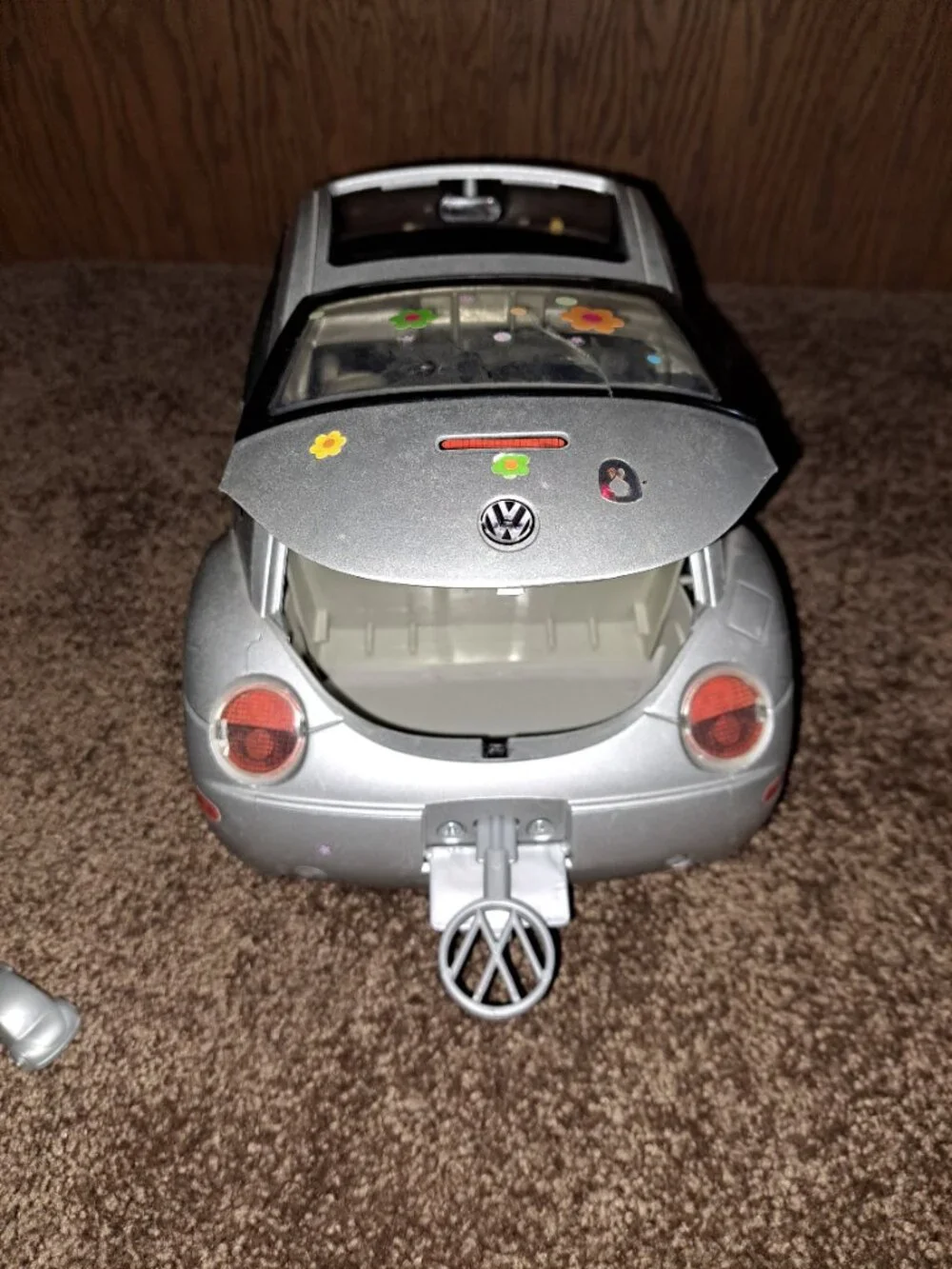 Vintage 2000 Mattel Barbie Silver Volkswagen Beetle toy car with flower decals - Picture 9 of 14